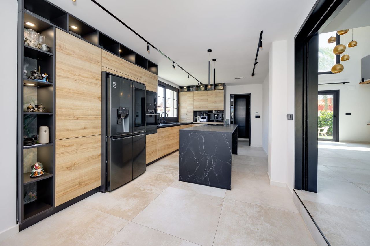 5 Bed, 4 Bath, HouseFor Sale, Torrevieja, Alicante