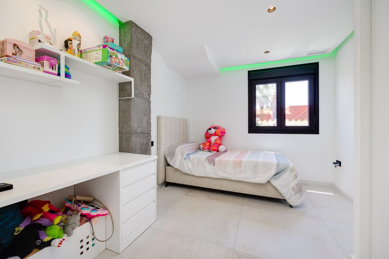 5 Bed, 4 Bath, HouseFor Sale, Torrevieja, Alicante