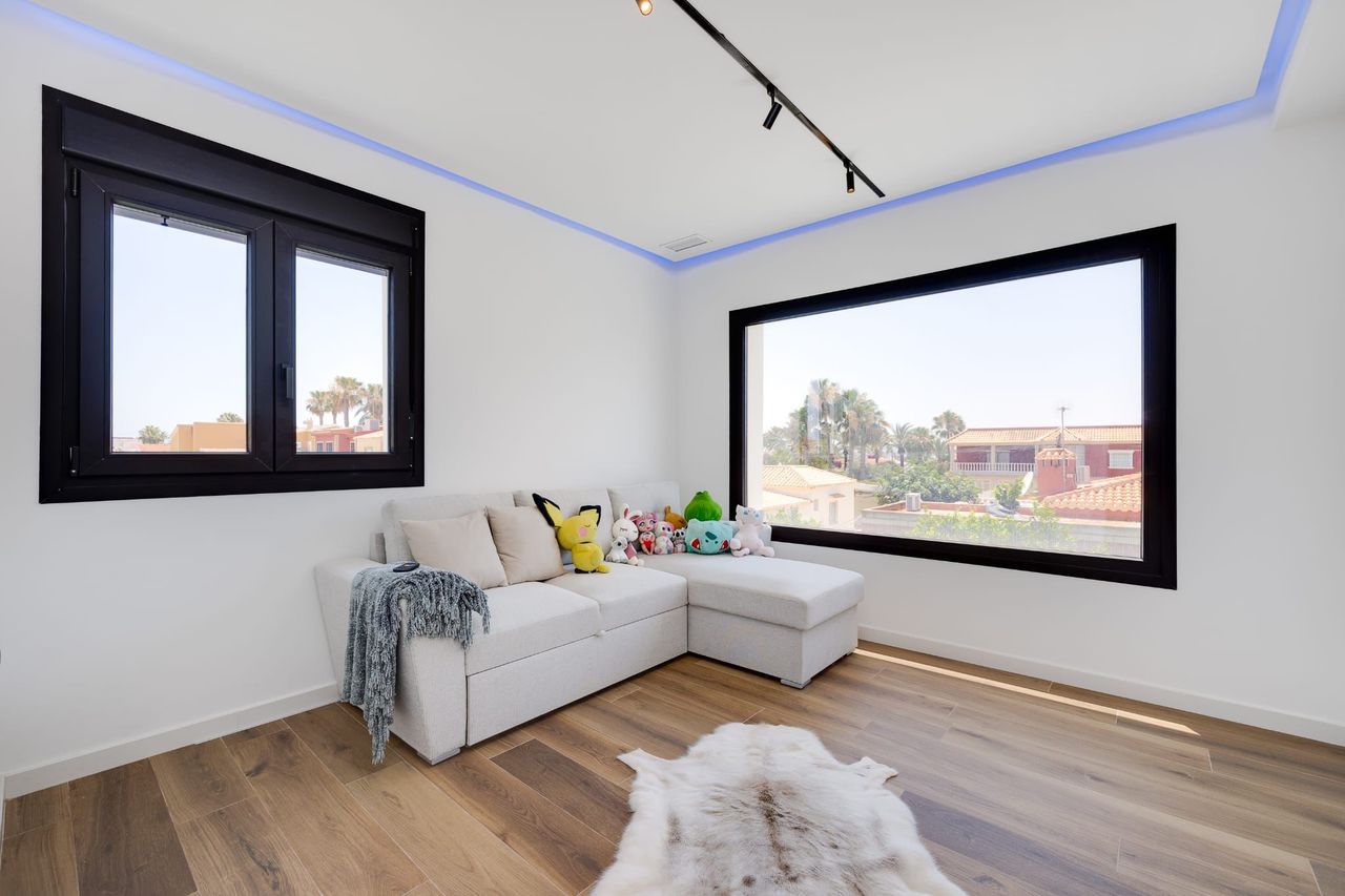 5 Bed, 4 Bath, HouseFor Sale, Torrevieja, Alicante