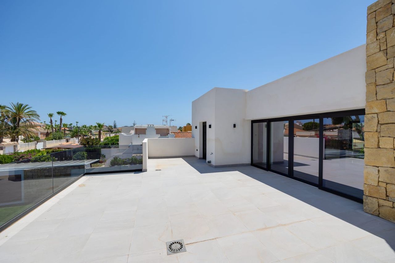 5 Bed, 4 Bath, HouseFor Sale, Torrevieja, Alicante