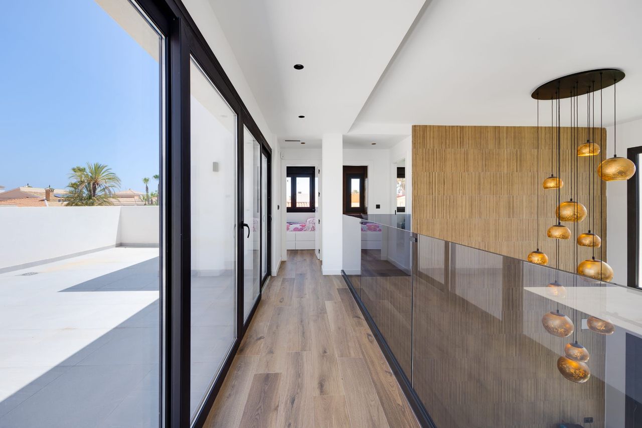 5 Bed, 4 Bath, HouseFor Sale, Torrevieja, Alicante