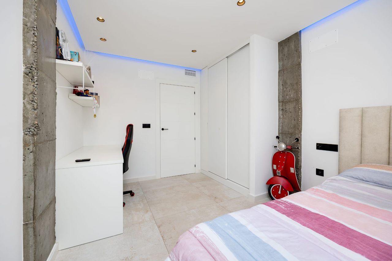 5 Bed, 4 Bath, HouseFor Sale, Torrevieja, Alicante