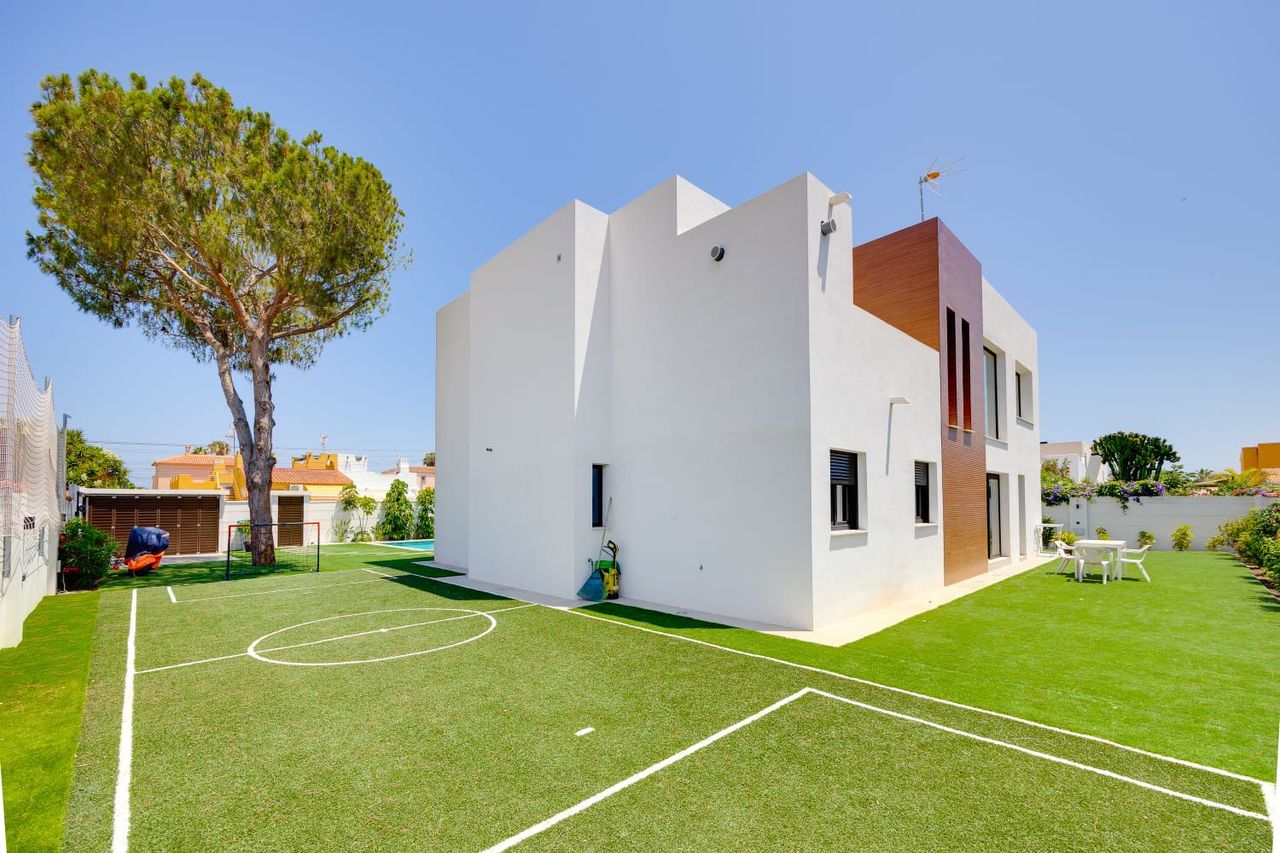 5 Bed, 4 Bath, HouseFor Sale, Torrevieja, Alicante