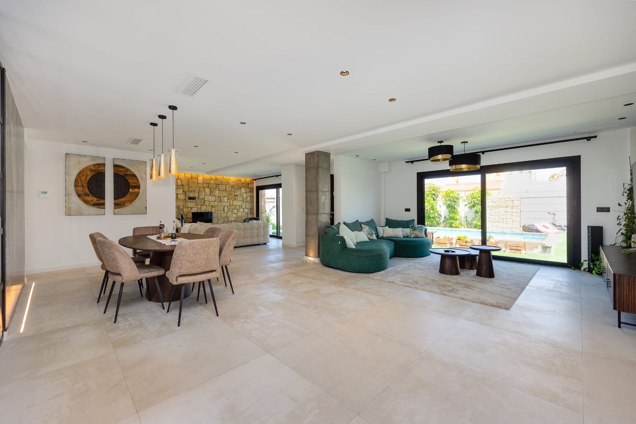 5 Bed, 4 Bath, HouseFor Sale, Torrevieja, Alicante