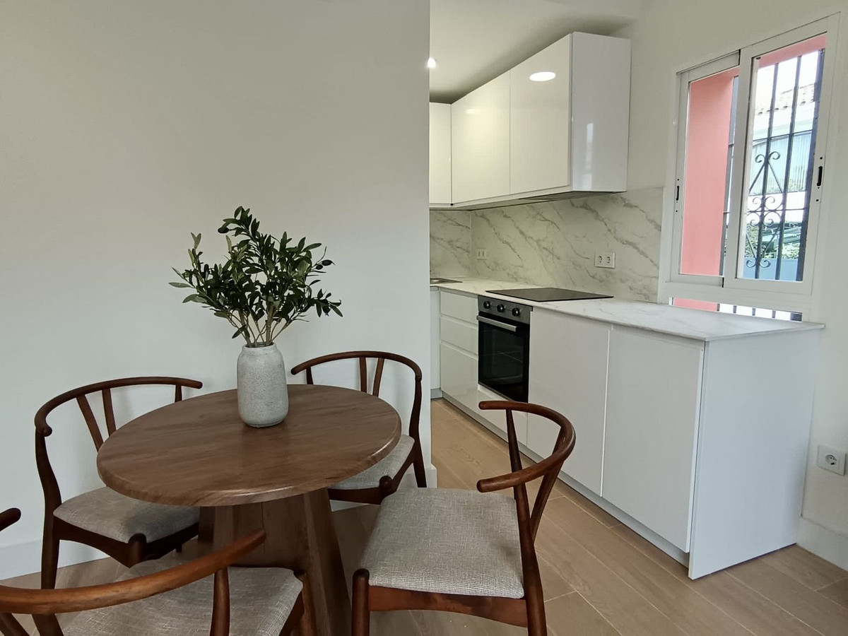 1 Bed, 1 Bath, ApartmentFor Sale, New Golden Mile, Malaga