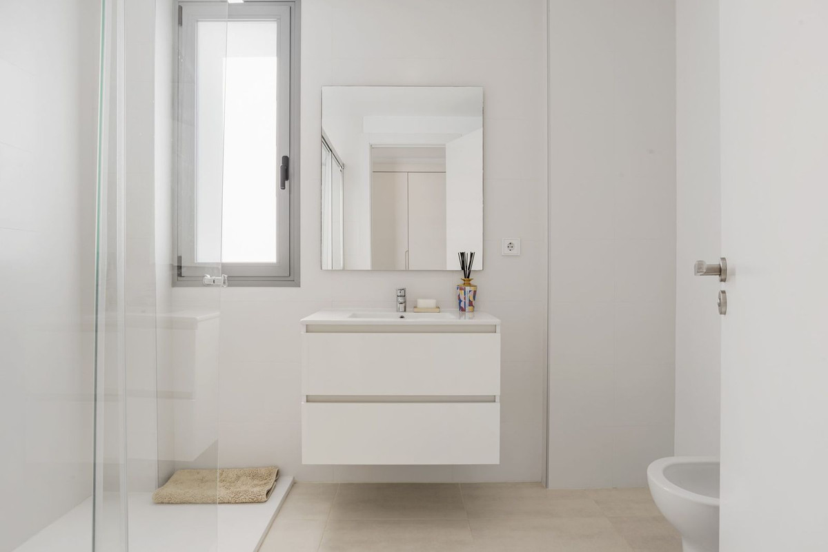 2 Bed, 2 Bath, ApartmentFor Sale, Estepona, Malaga