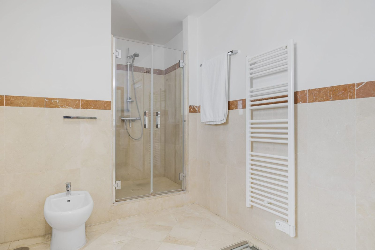 5 Bed, 4 Bath, HouseFor Sale, Benahavis, Malaga