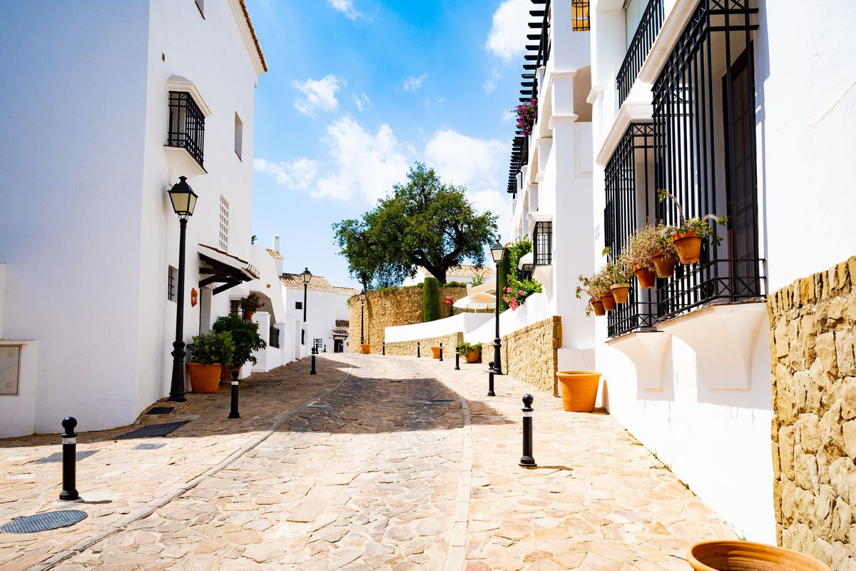 3 Bed, 4 Bath, ApartmentFor Sale, Los Monteros, Malaga