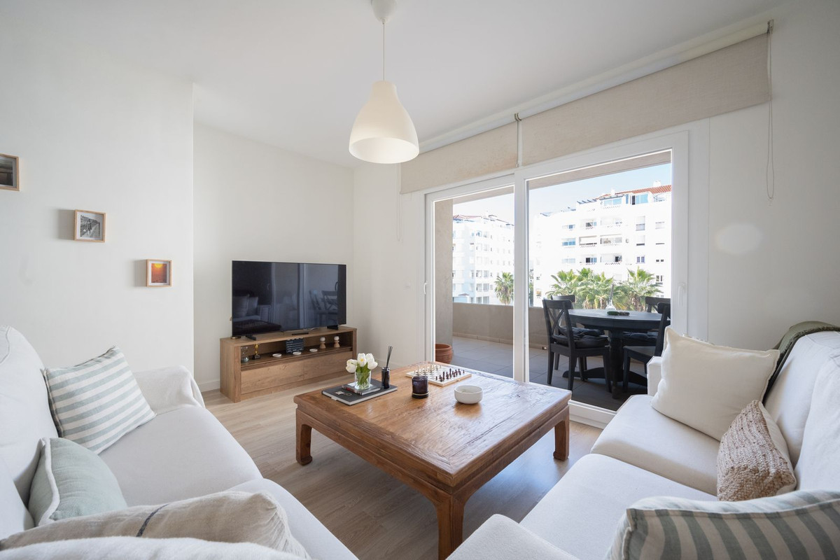 3 Bed, 2 Bath, ApartmentFor Sale, Nueva Andalucia, Malaga
