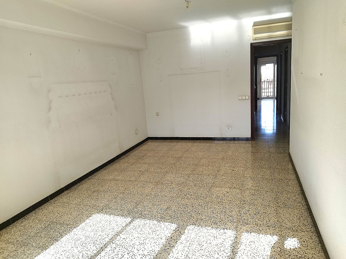 4 Bed, 2 Bath, ApartmentFor Sale, Palma de Mallorca, Islas Baleares