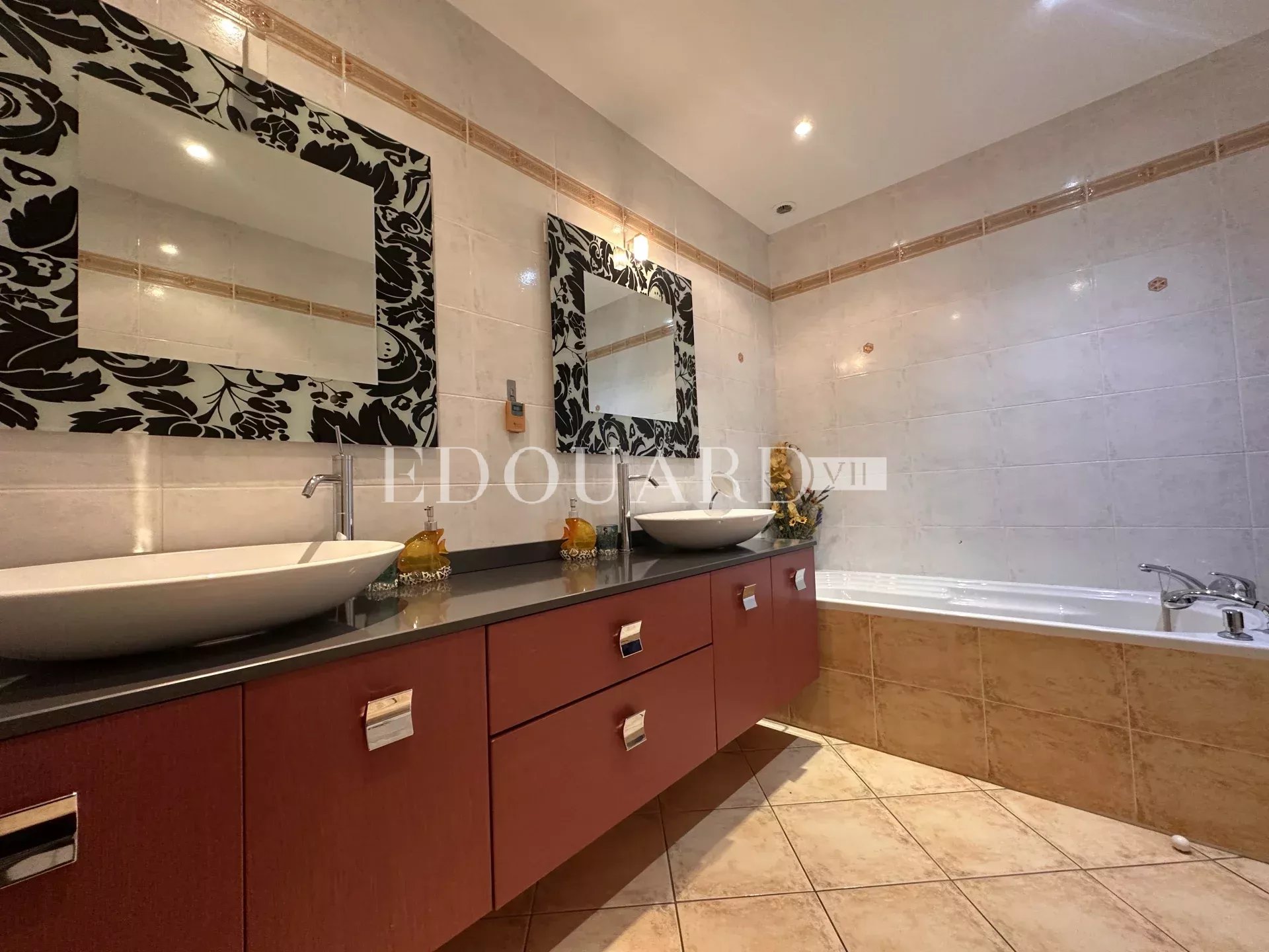 2 Bed, 2 Bath, ApartmentFor Sale, Menton, Alpes-Maritimes