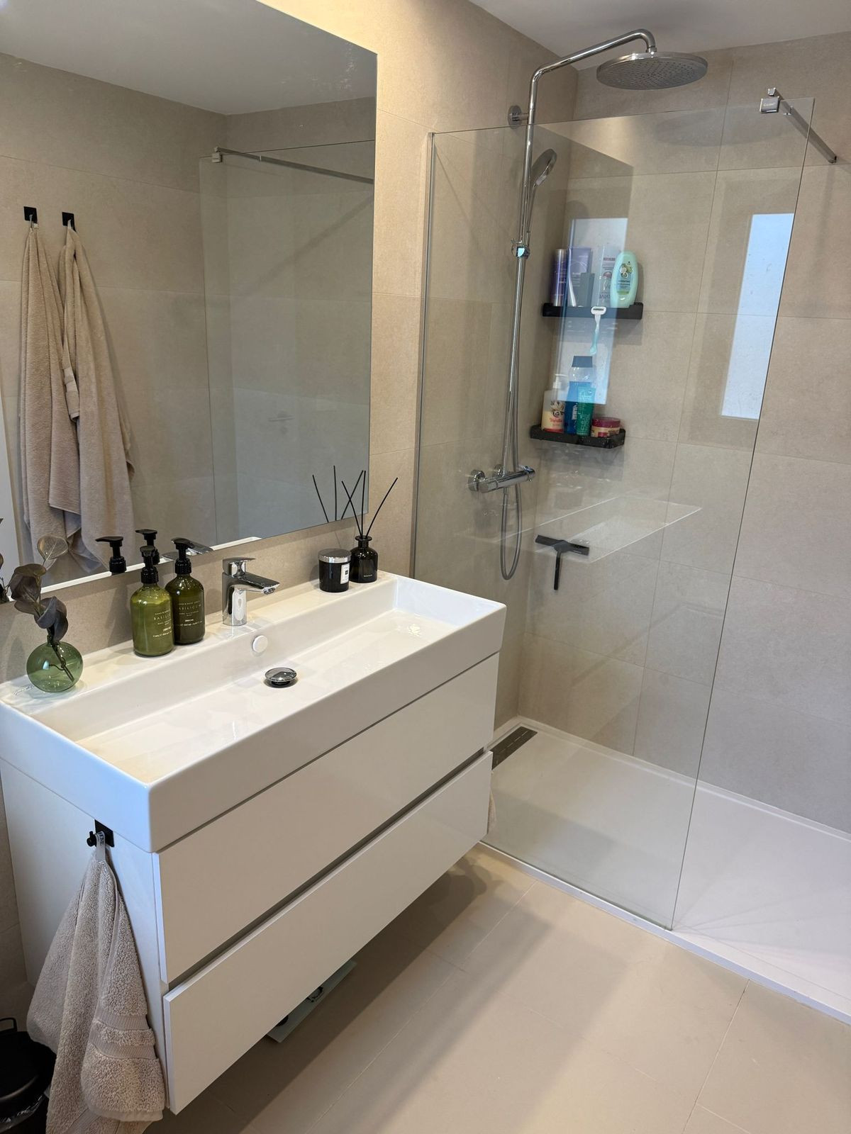 3 Bed, 2 Bath, ApartmentFor Sale, Estepona, Malaga