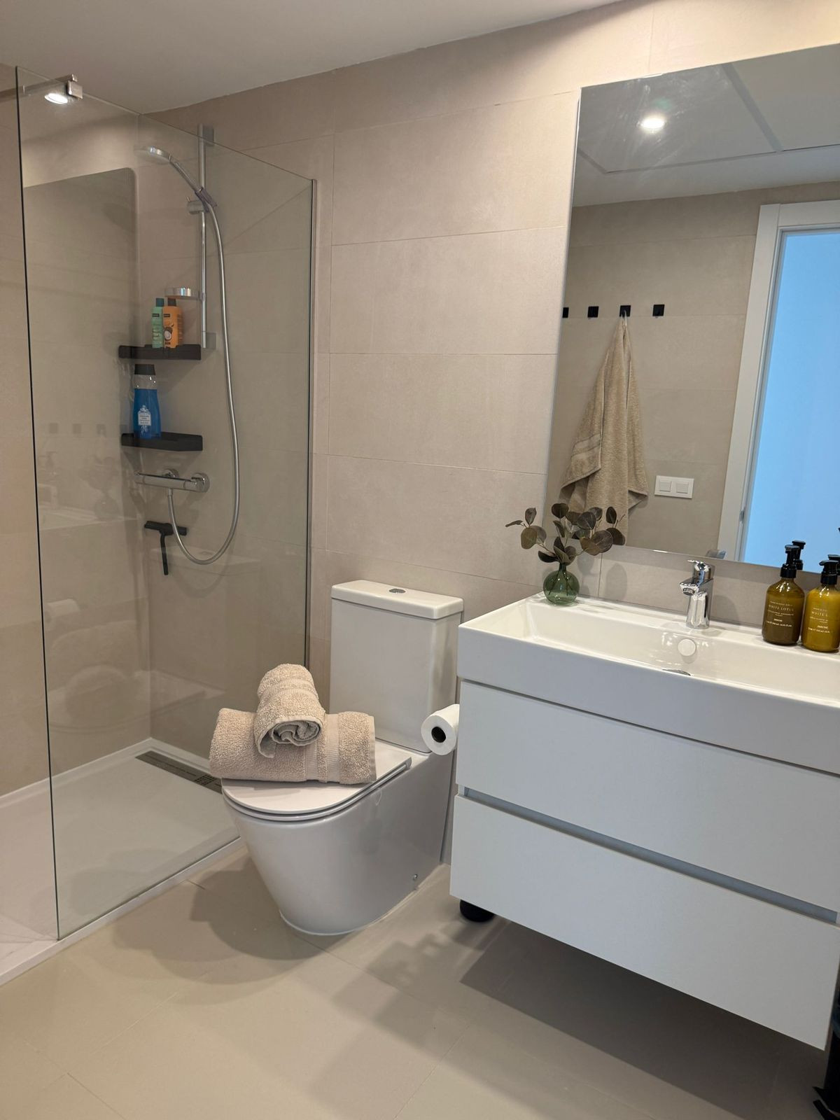 3 Bed, 2 Bath, ApartmentFor Sale, Estepona, Malaga