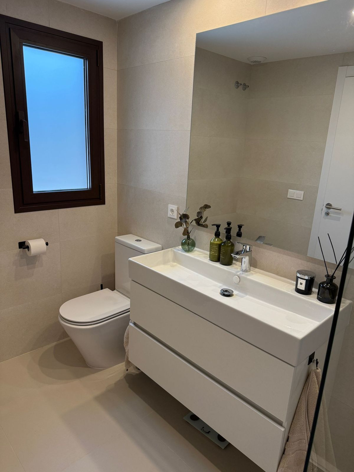 3 Bed, 2 Bath, ApartmentFor Sale, Estepona, Malaga