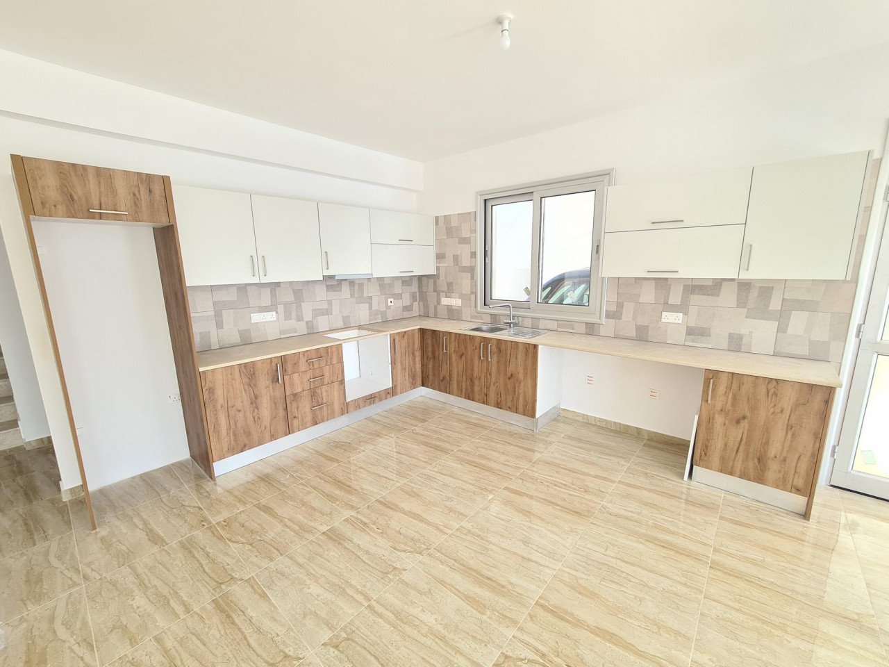 4 Bed, 3 Bath, HouseFor Sale, Universal, Paphos