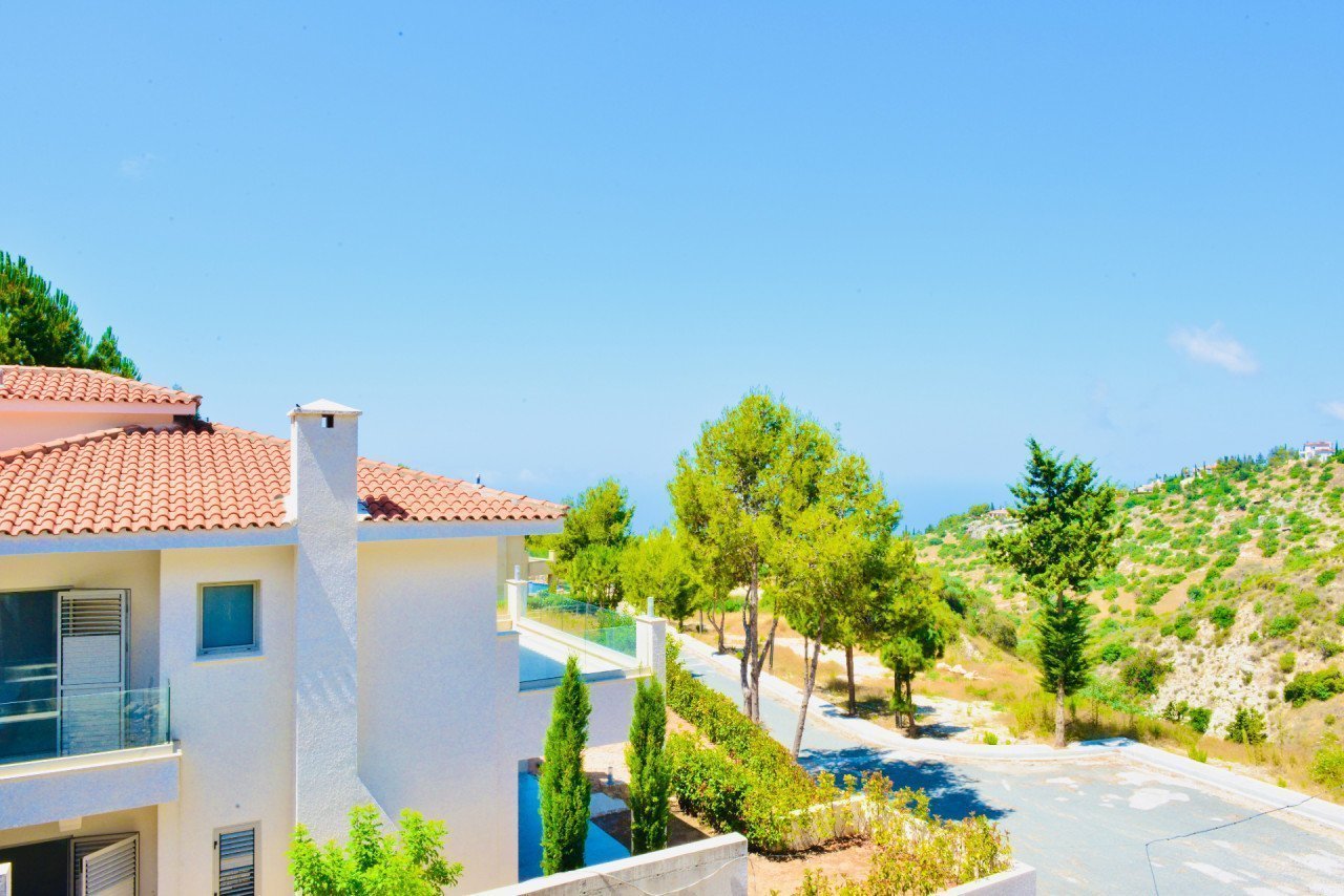 4 Bed, 3 Bath, HouseFor Sale, Kamares, Paphos