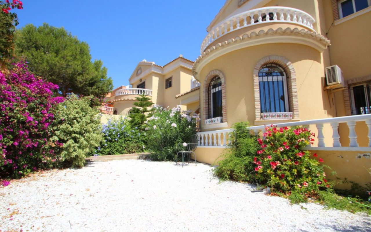 4 Bed, 2 Bath, HouseFor Sale, Villamartin, Alicante