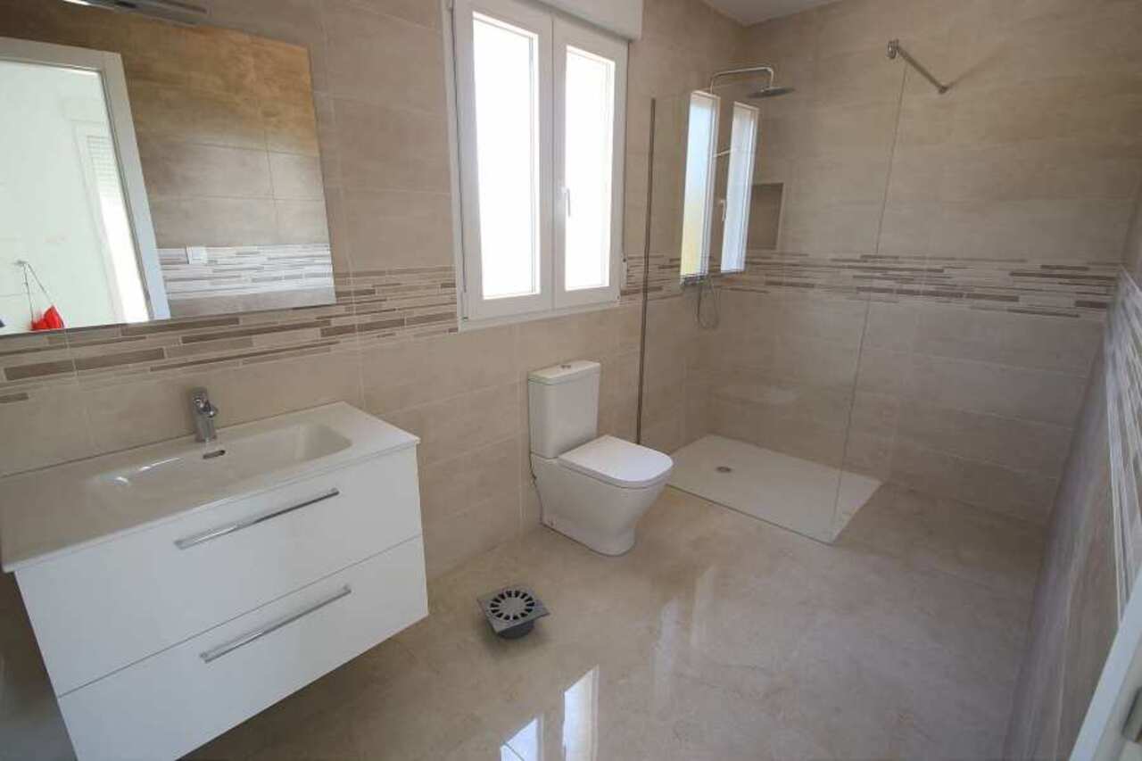 4 Bed, 3 Bath, HouseFor Sale, Pinoso, Alicante
