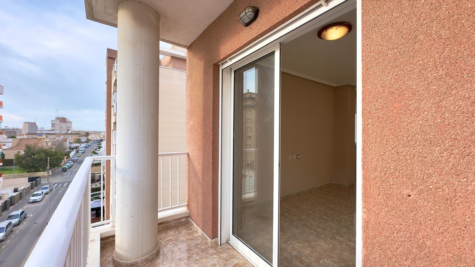 2 Bed, 1 Bath, ApartmentFor Sale, Torrevieja, Alicante