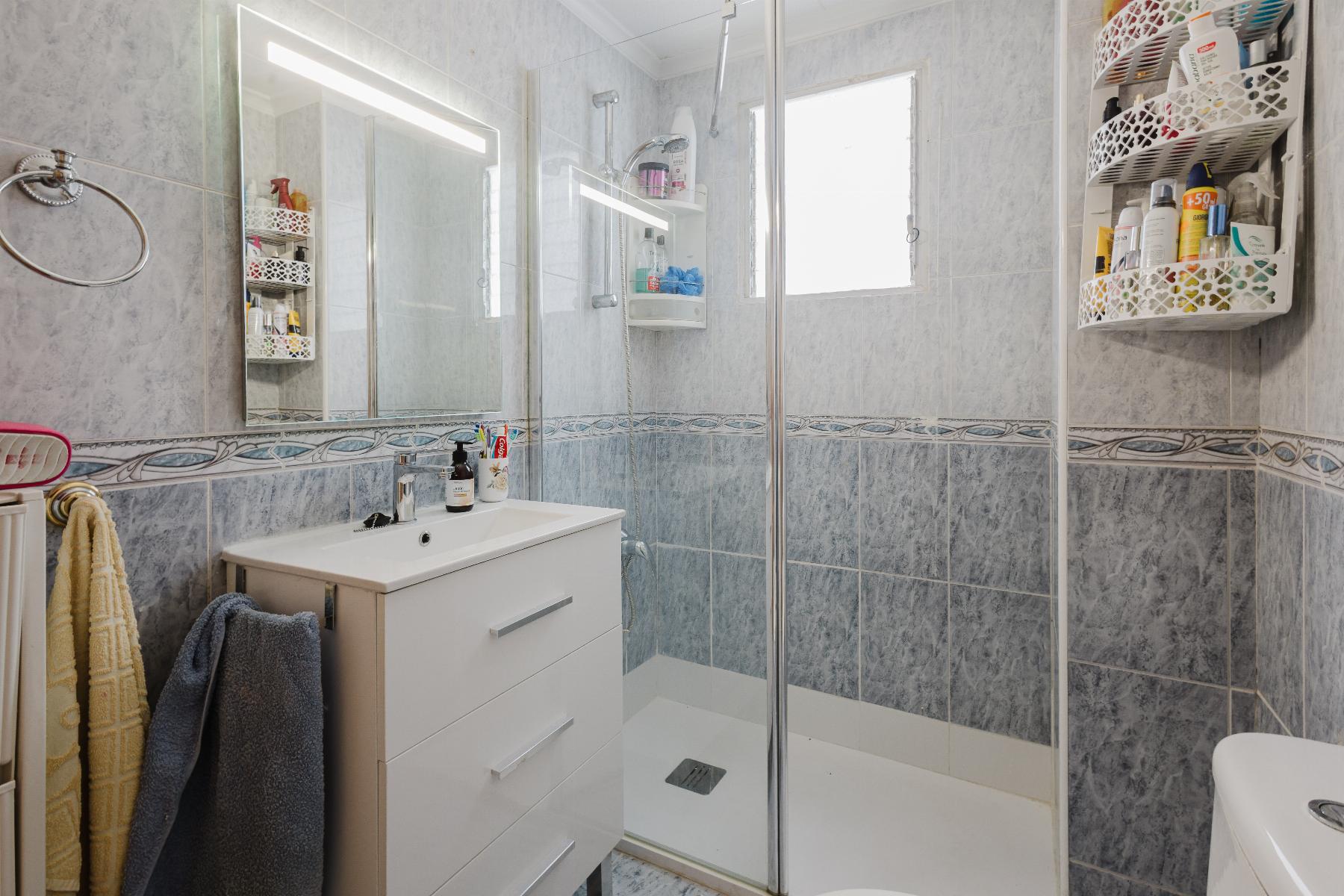 2 Bed, 1 Bath, ApartmentFor Sale, Torrevieja, Alicante