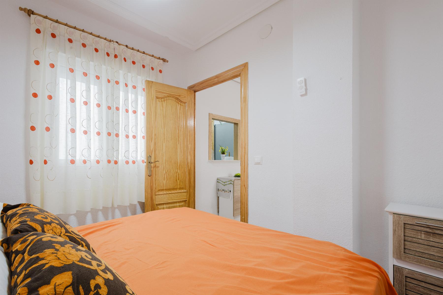2 Bed, 1 Bath, ApartmentFor Sale, Torrevieja, Alicante