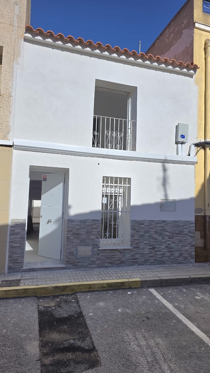 3 Bed, 2 Bath, HouseFor Sale, Pinoso, Alicante