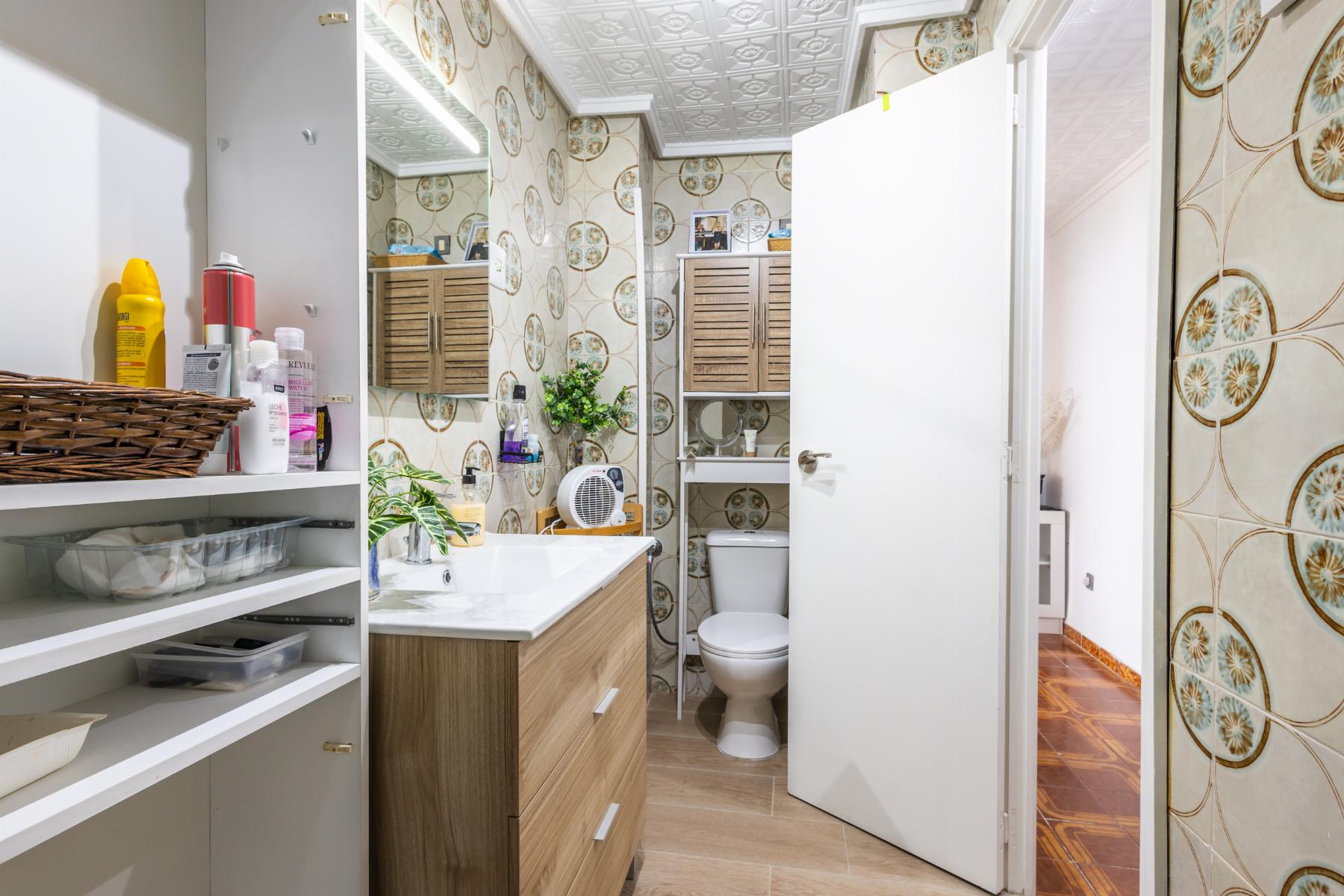 2 Bed, 1 Bath, ApartmentFor Sale, Torrevieja, Alicante