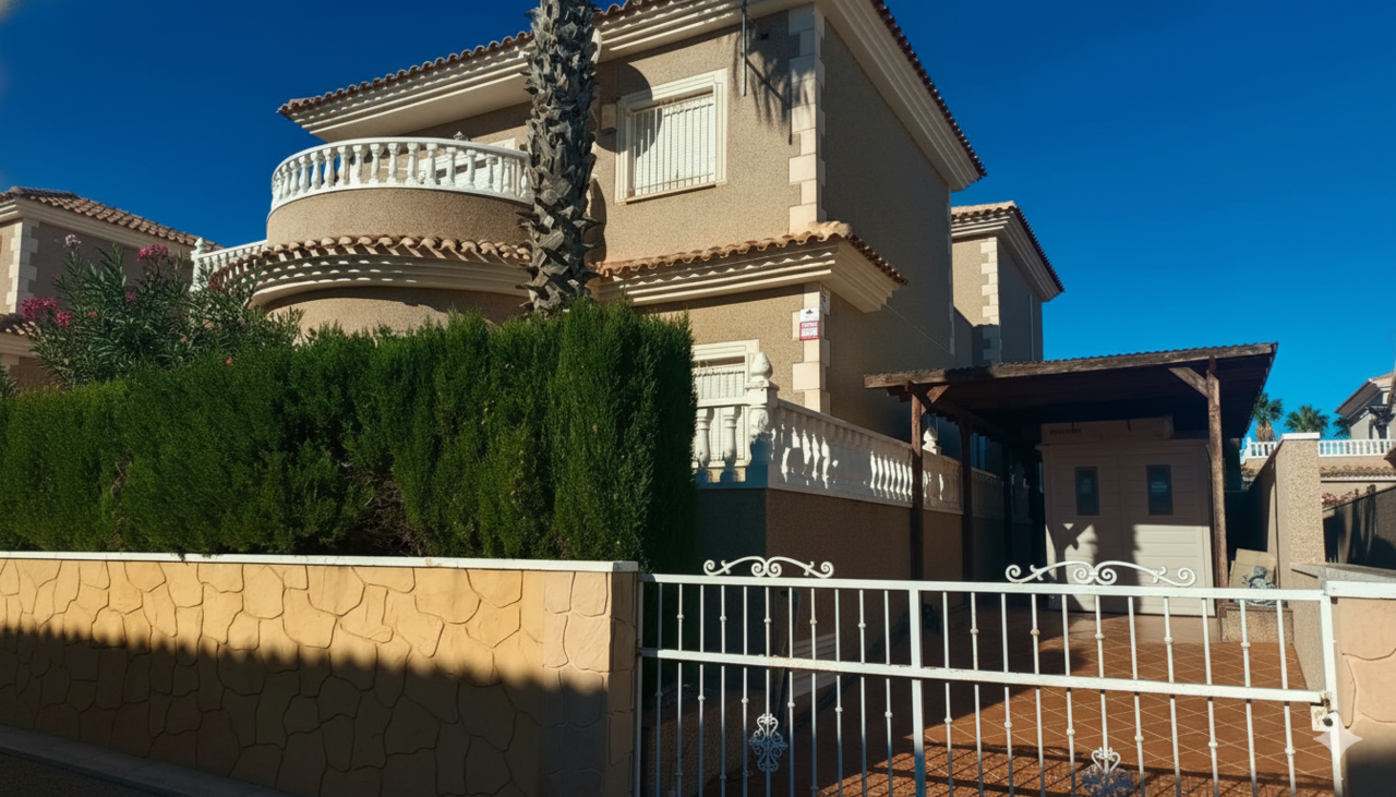 4 Bed, 2 Bath, HouseFor Sale, Los Altos, Alicante