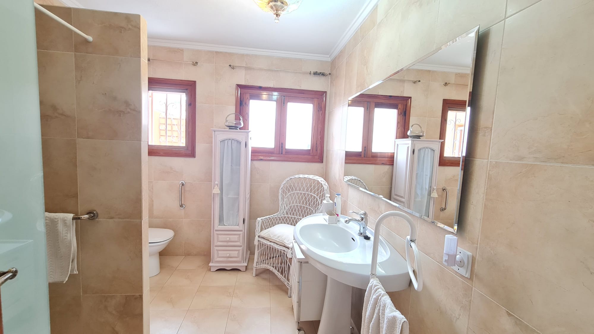 4 Bed, 3 Bath, HouseFor Sale, Elda, Alicante