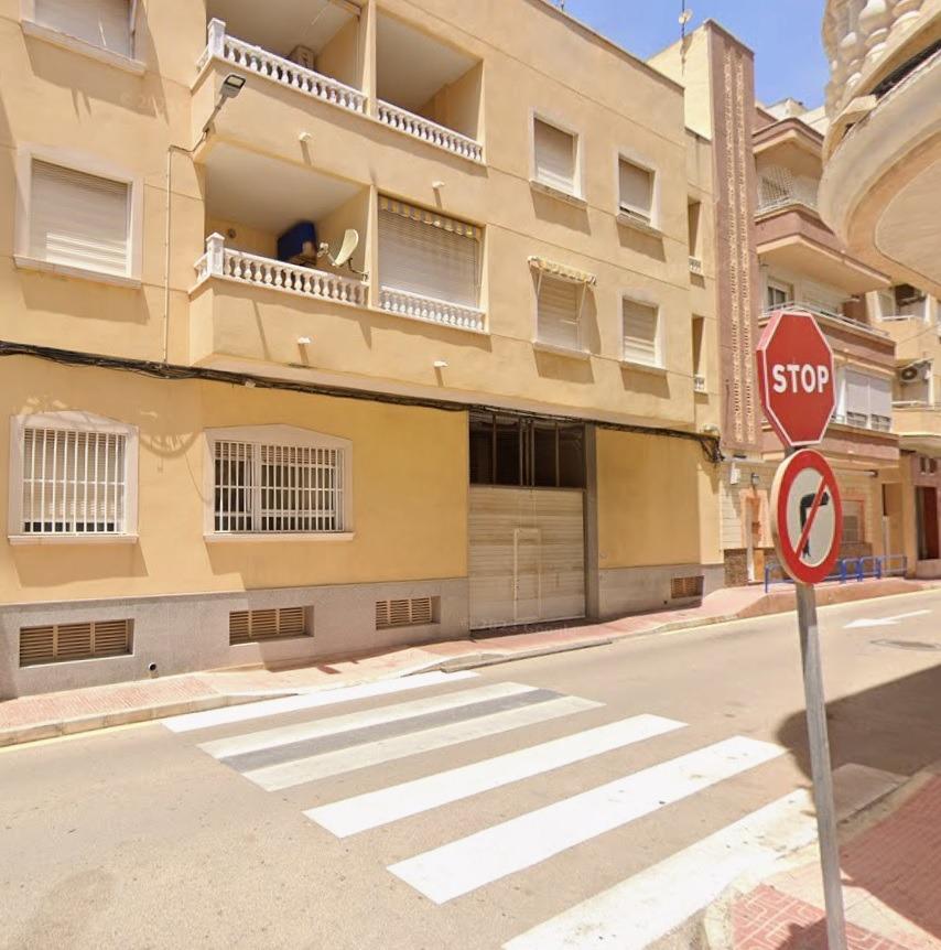 2 Bed, 1 Bath, ApartmentFor Sale, Torrevieja, Alicante