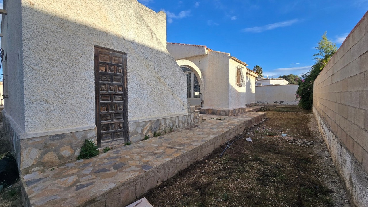 3 Bed, 1 Bath, HouseFor Sale, El Chaparral, Alicante