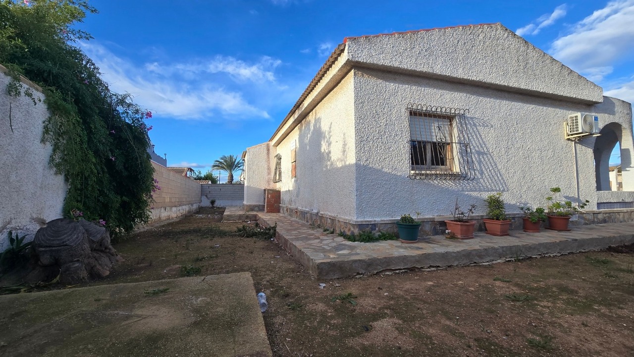 3 Bed, 1 Bath, HouseFor Sale, El Chaparral, Alicante