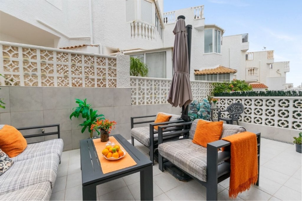 2 Bed, 1 Bath, HouseFor Sale, Torrevieja, Alicante