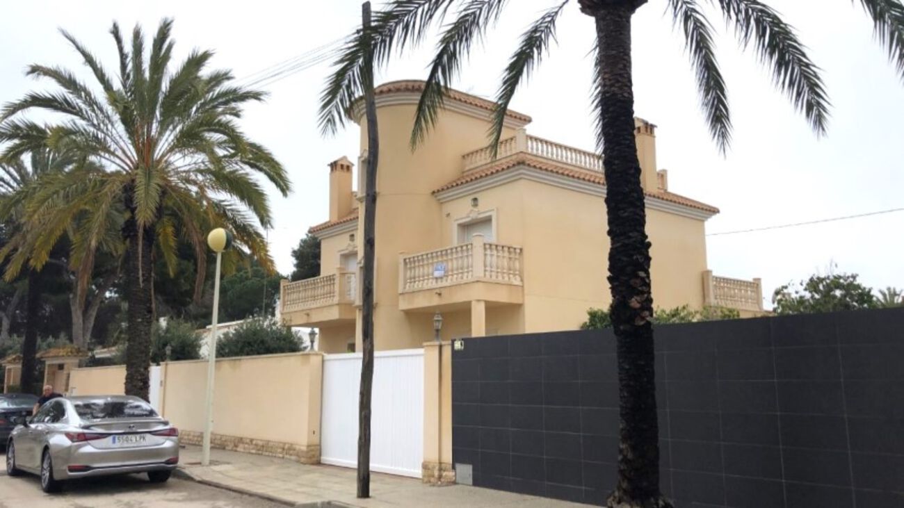 4 Bed, 4 Bath, HouseFor Sale, Cabo Roig, Alicante