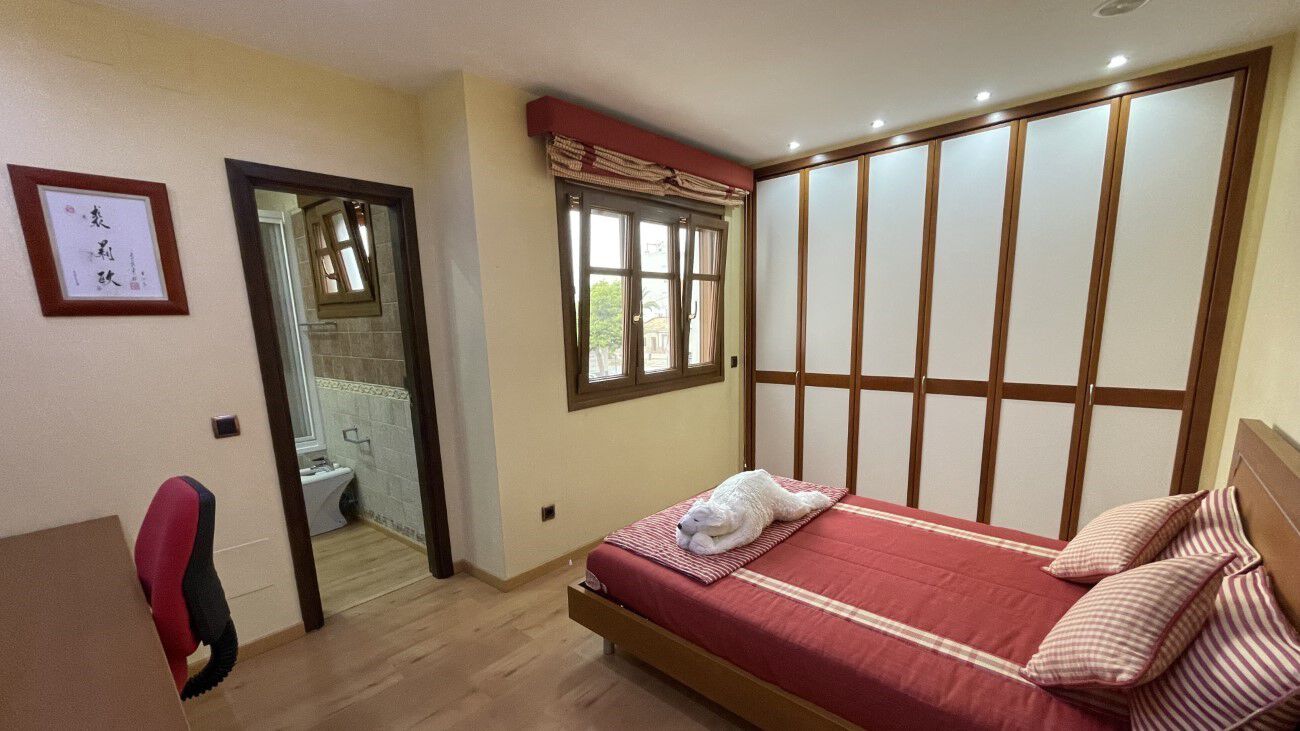 4 Bed, 3 Bath, HouseFor Sale, Torrevieja, Alicante