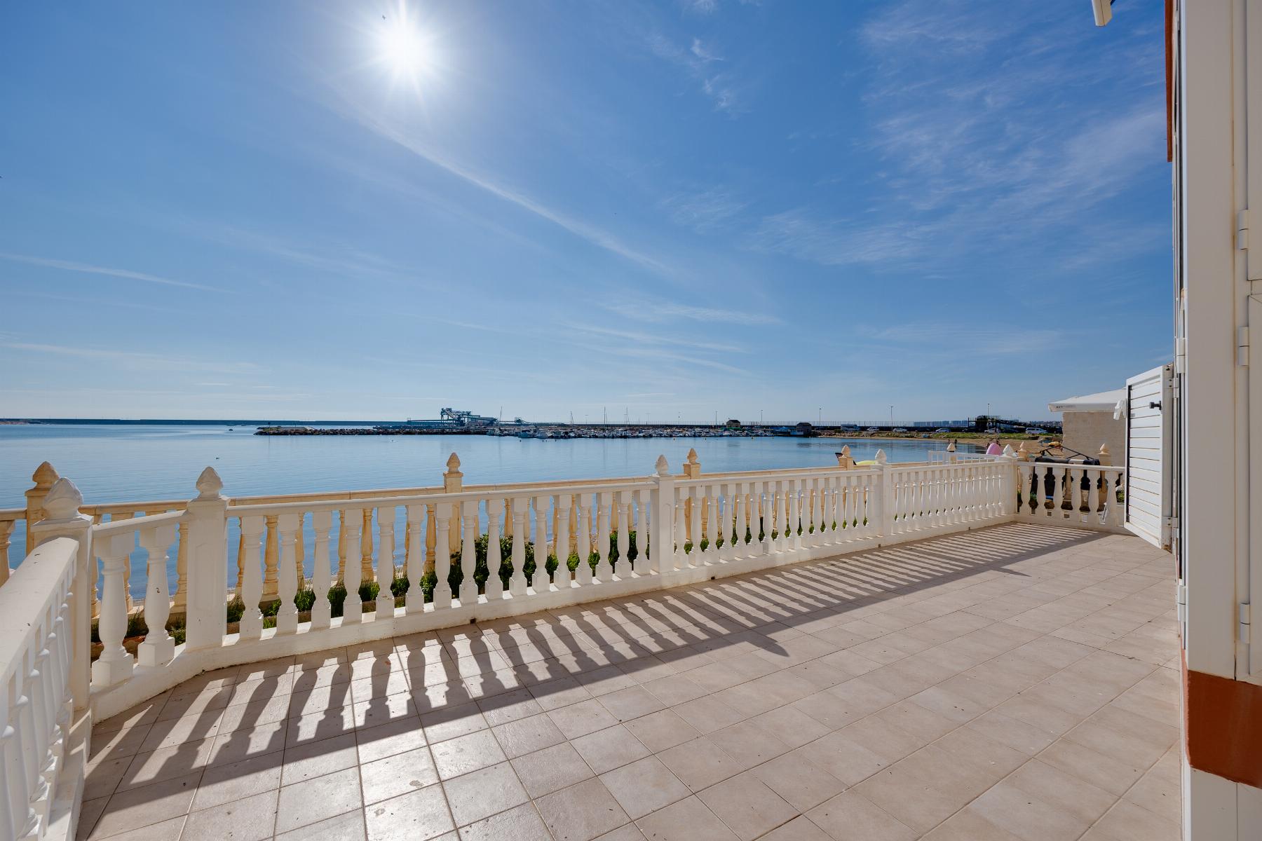 4 Bed, 2 Bath, ApartmentFor Sale, Torrevieja, Alicante