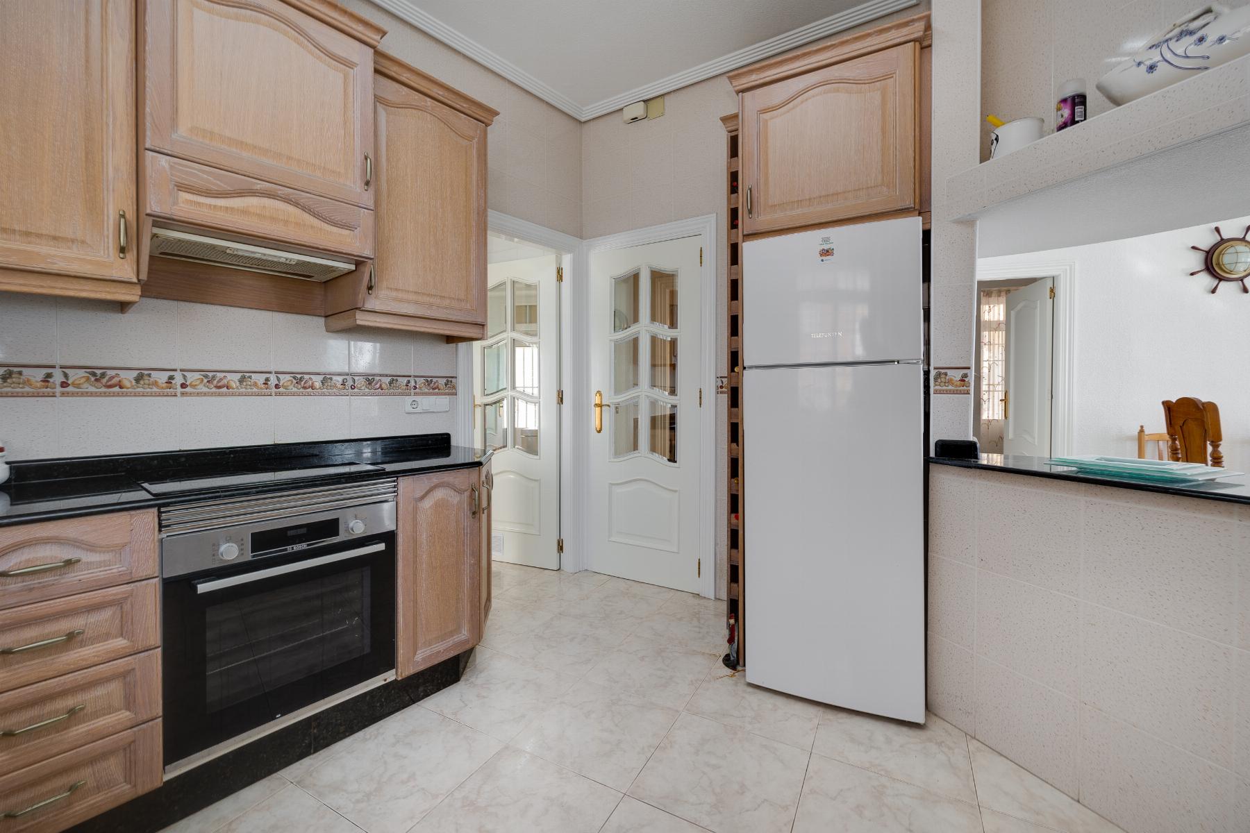 4 Bed, 2 Bath, ApartmentFor Sale, Torrevieja, Alicante