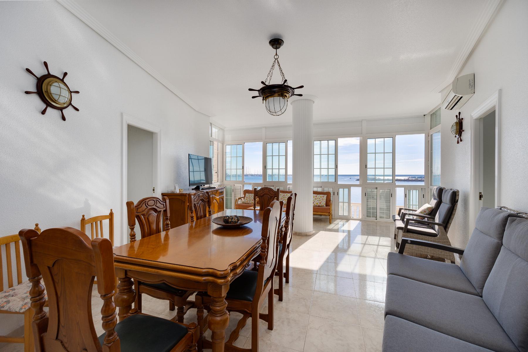 4 Bed, 2 Bath, ApartmentFor Sale, Torrevieja, Alicante