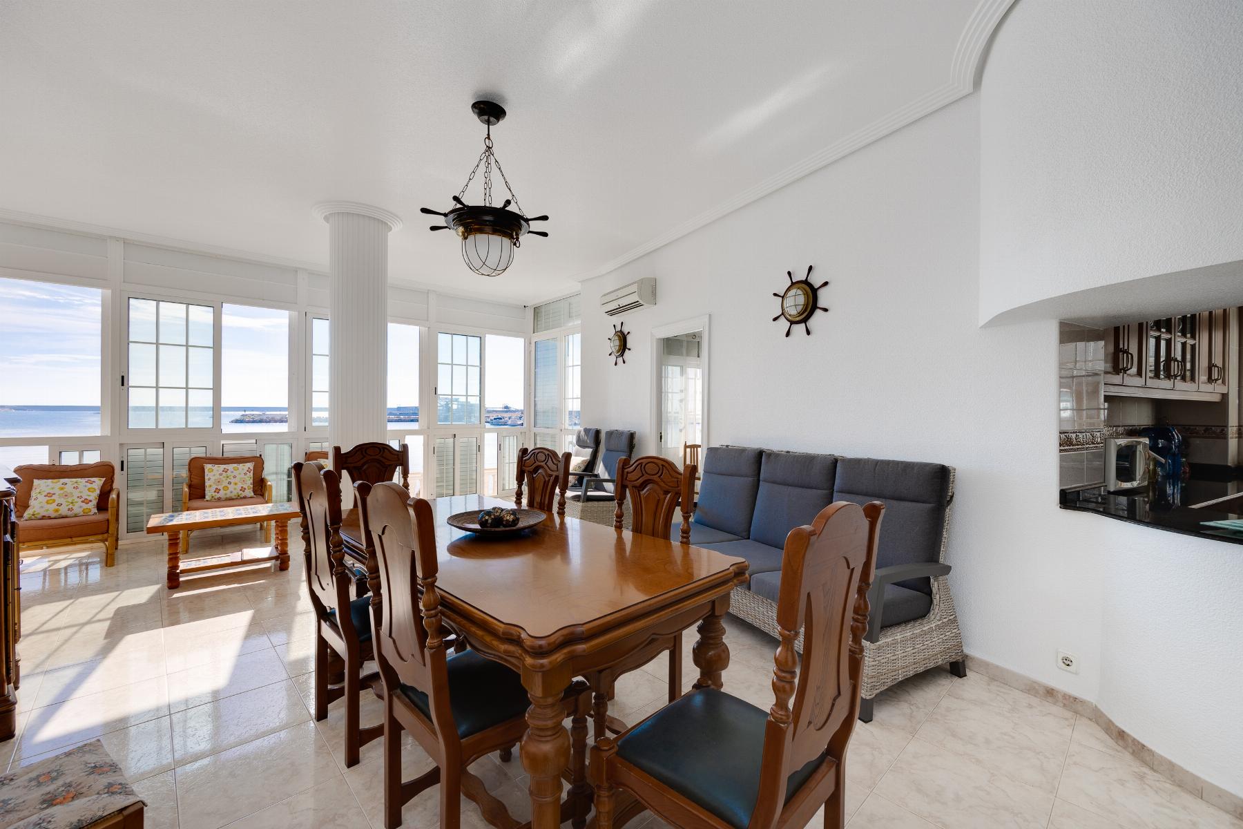 4 Bed, 2 Bath, ApartmentFor Sale, Torrevieja, Alicante