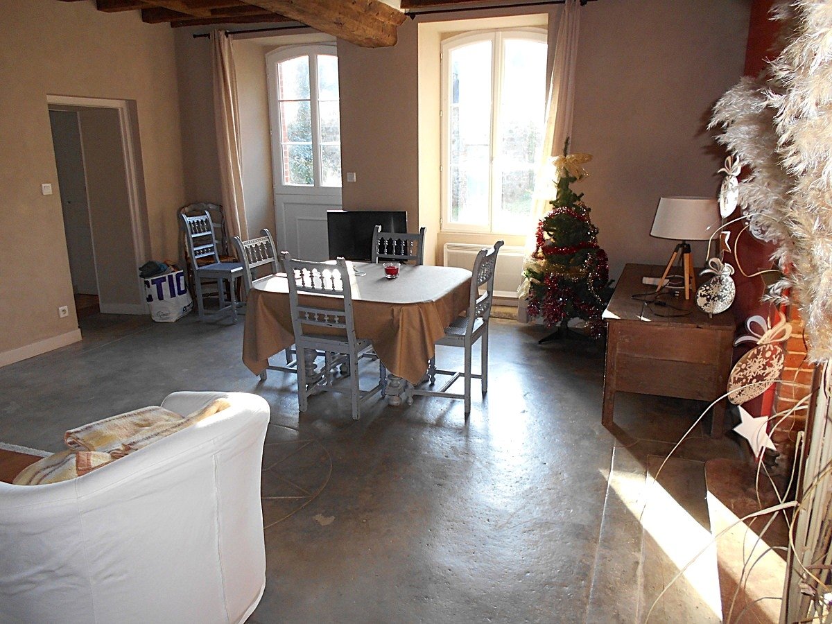 3 Bed, 2 Bath, HouseFor Sale, Gesvres, Pays-de-la-Loire, 53370