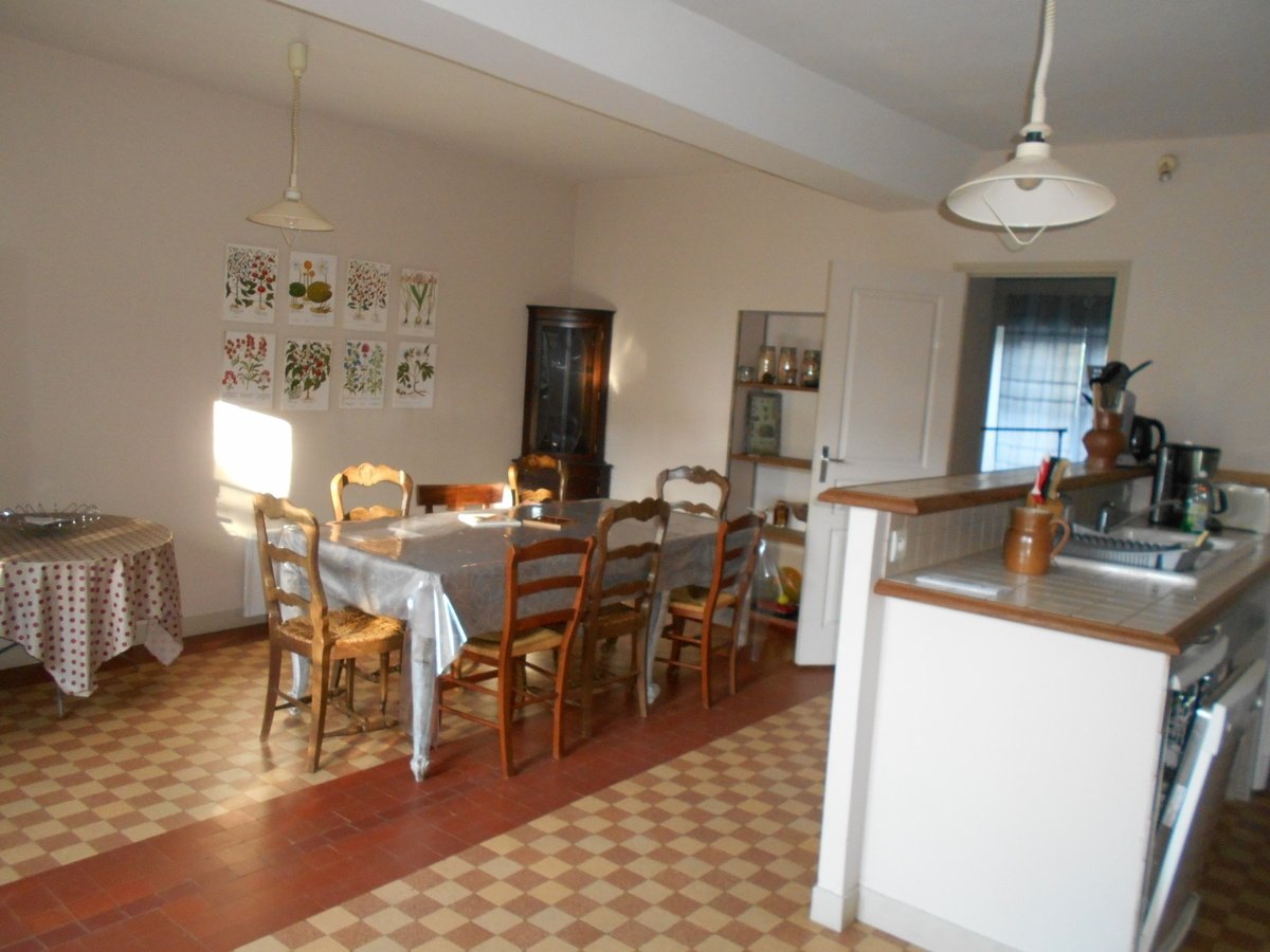 3 Bed, 2 Bath, HouseFor Sale, Gesvres, Pays-de-la-Loire, 53370