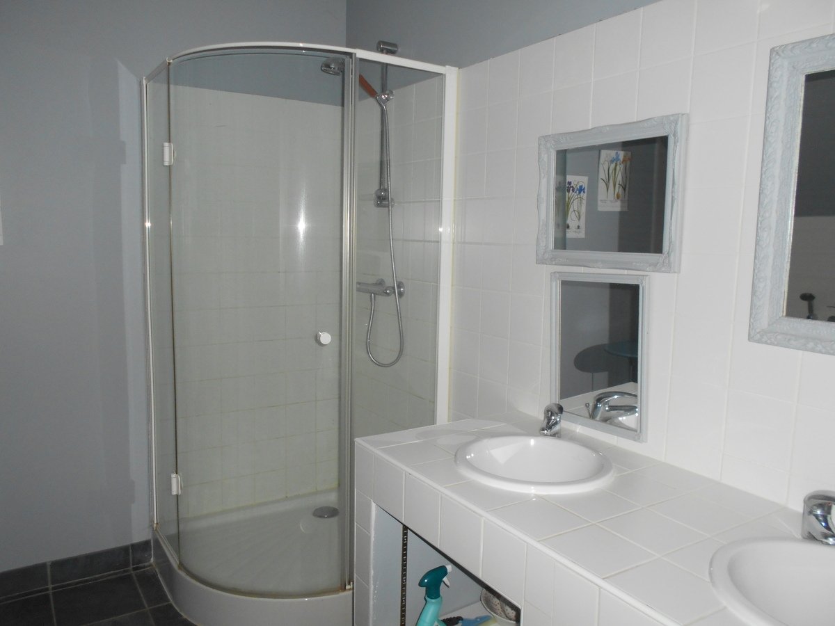 3 Bed, 2 Bath, HouseFor Sale, Gesvres, Pays-de-la-Loire, 53370