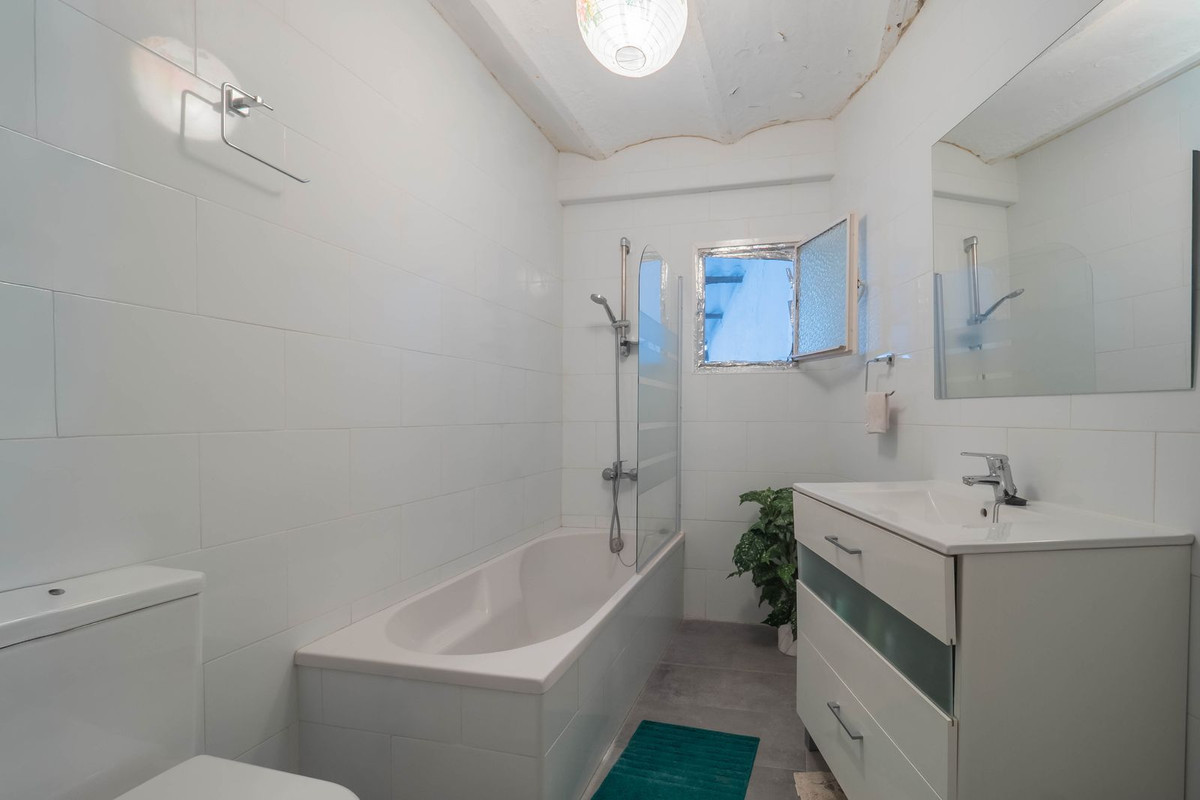 Alhaurin el Grande, Malaga, 5 Bedrooms Bedrooms, ,2 BathroomsBathrooms,For Sale,R5297503