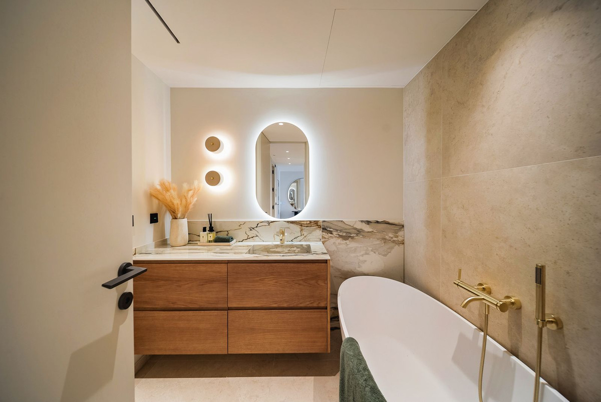 3 Bed, 2 Bath, ApartmentFor Sale, Marbella, Malaga