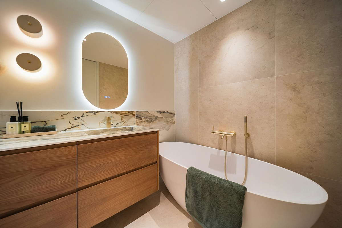 3 Bed, 2 Bath, ApartmentFor Sale, Marbella, Malaga