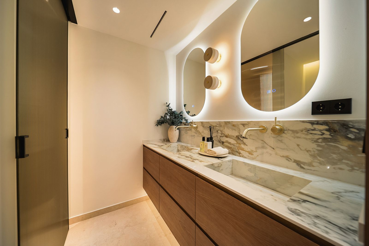 3 Bed, 2 Bath, ApartmentFor Sale, Marbella, Malaga