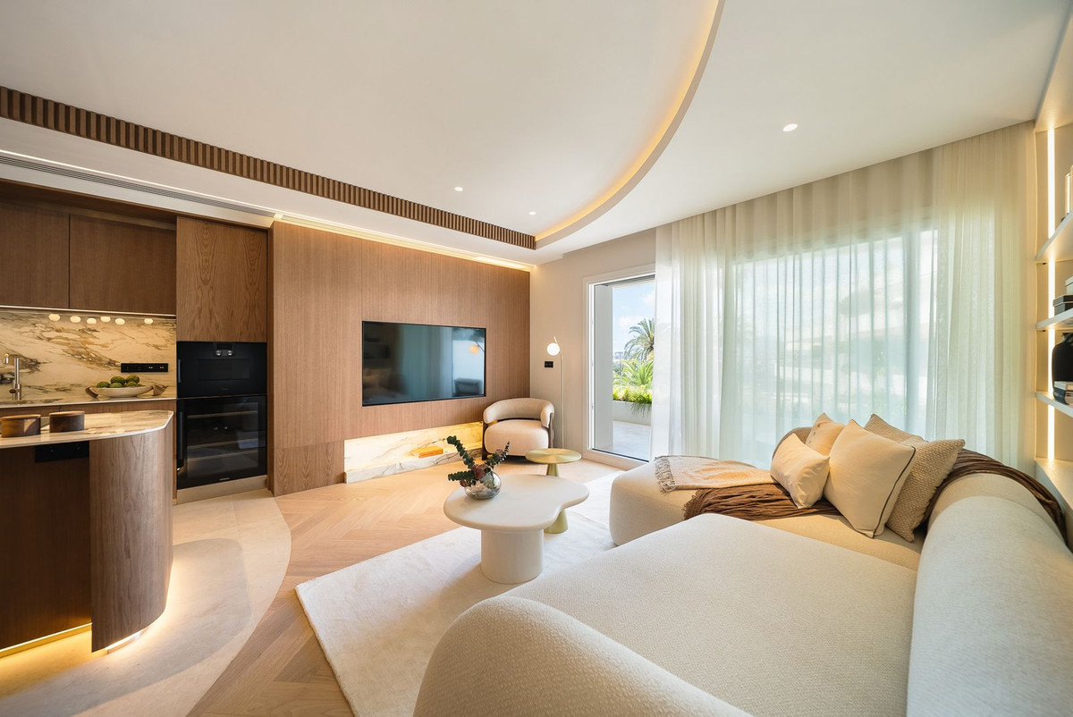 3 Bed, 2 Bath, ApartmentFor Sale, Marbella, Malaga