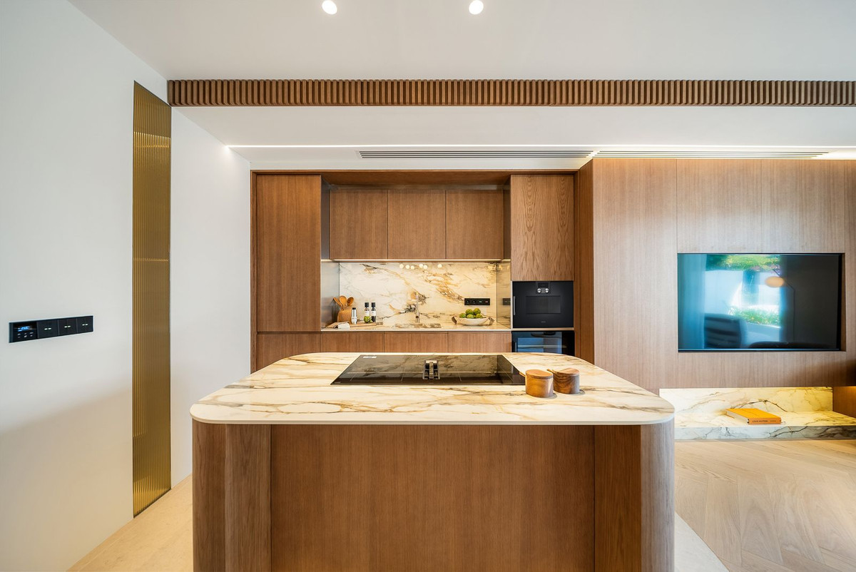 3 Bed, 2 Bath, ApartmentFor Sale, Marbella, Malaga