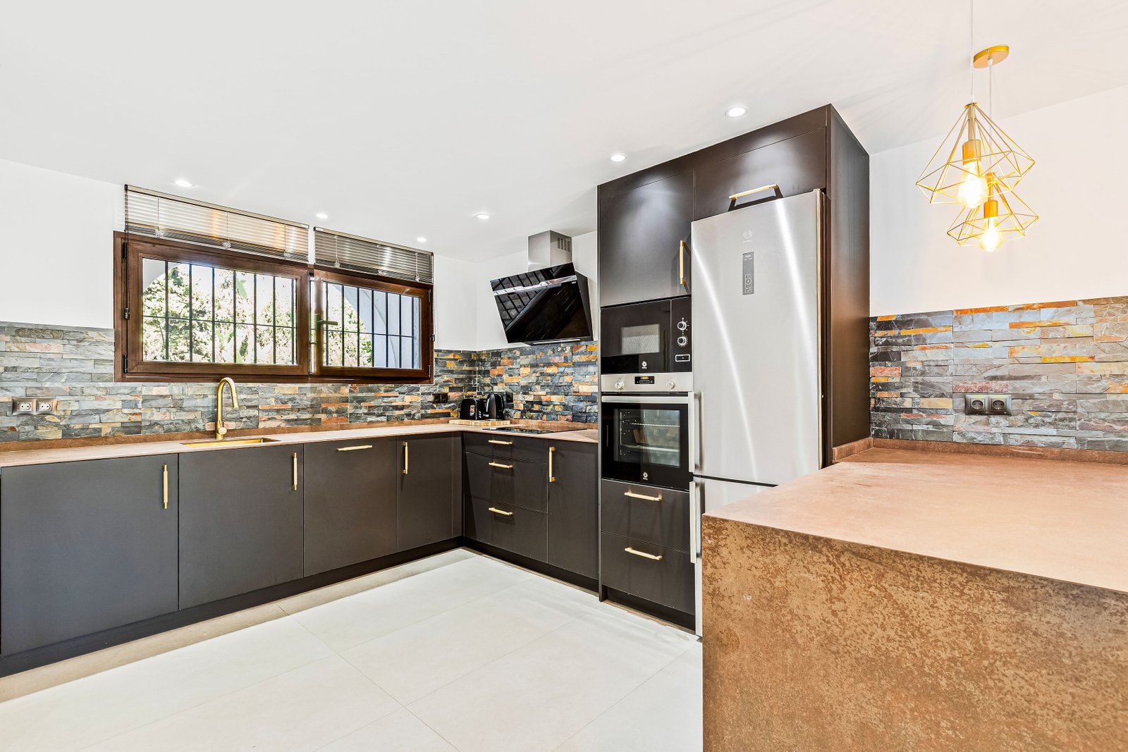 4 Bed, 3 Bath, ApartmentFor Sale, Marbella, Malaga