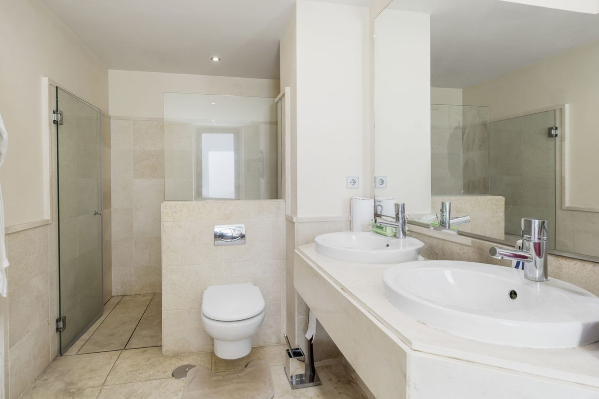 3 Bed, 3 Bath, ApartmentFor Sale, Los Flamingos, Malaga